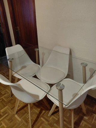 Mesa de diseño nórdico de cristal templado