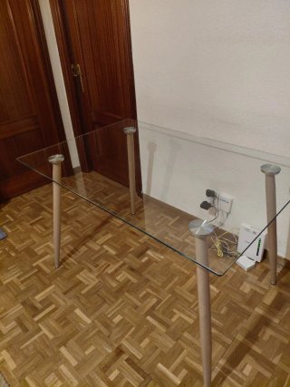 Mesa de diseño nórdico de cristal templado