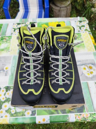 Botas de montaña Asolo negras y verdes