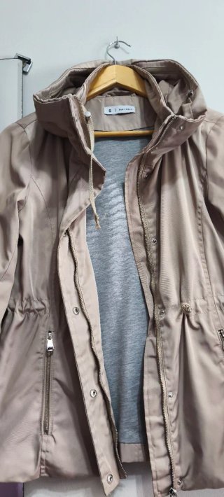 Parka ligera beige.Corte inglés .Talla S