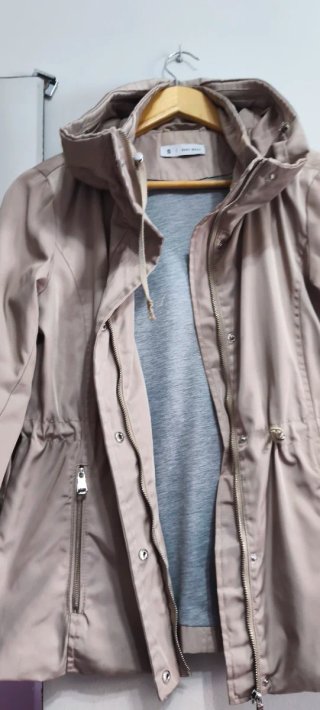 Parka ligera beige.Corte inglés .Talla S