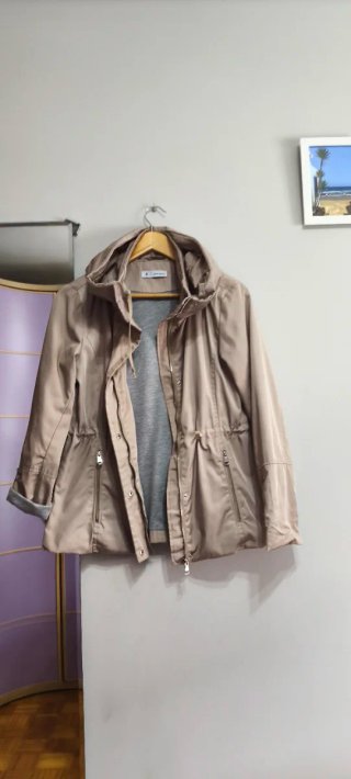 Parka ligera beige.Corte inglés .Talla S