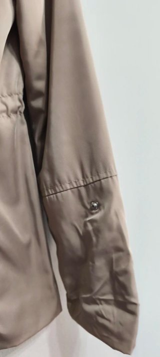 Parka ligera beige.Corte inglés .Talla S