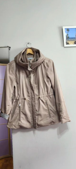 Parka ligera beige.Corte inglés .Talla S