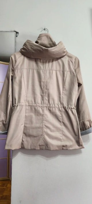 Parka ligera beige.Corte inglés .Talla S