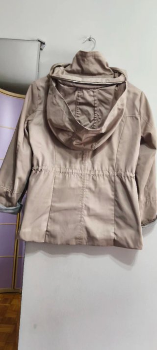 Parka ligera beige.Corte inglés .Talla S