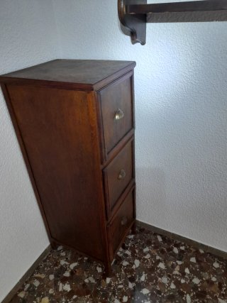 Mueble archivador antiguo de madera
