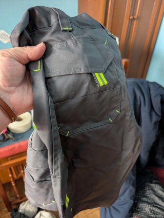 Ropa de trabajo azul y naranja