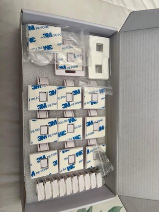 Cierres seguridad bebé, protectores enchufes etc