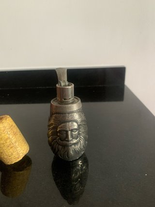 Pipa de maíz y pipa decorada con rostro mechero