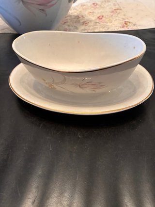 14 Platos, 2 Ensaladeras y 1 Salsera Porcelana