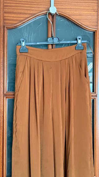 Pantalón palazzo satén marrón