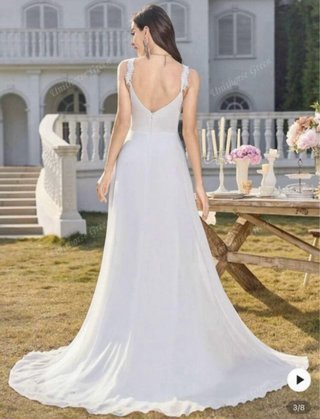 Elegante vestido blanco con abertura