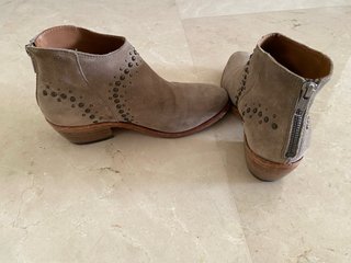 Botines Catarina Martins Ante Gris