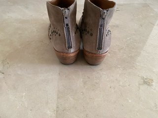 Botines Catarina Martins Ante Gris