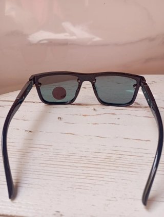 Gafas de sol negras con cristales polarizados