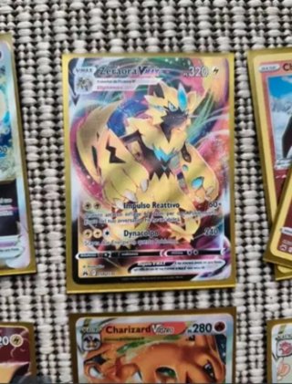 Carte Pokémon: Charizard, Zeraora, Whimsicott
