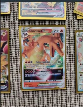 Carte Pokémon: Charizard, Zeraora, Whimsicott