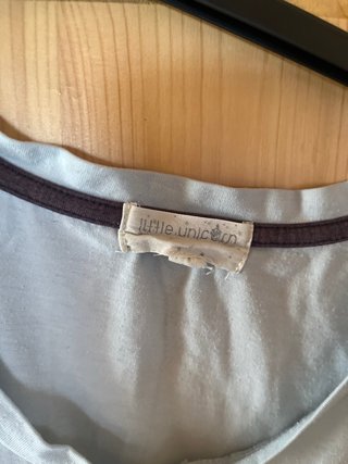 Camiseta sin mangas azul con nudo