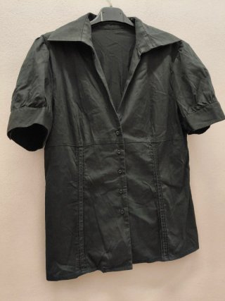 Camicia sagomata scollo V maniche corte