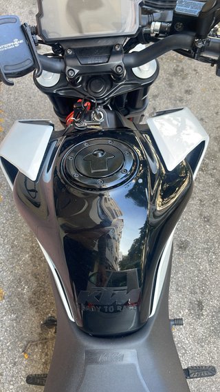 KTM Duke Naranja y Blanca