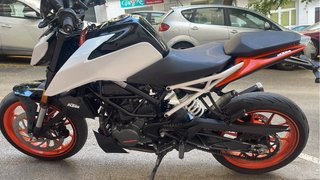 KTM Duke Naranja y Blanca