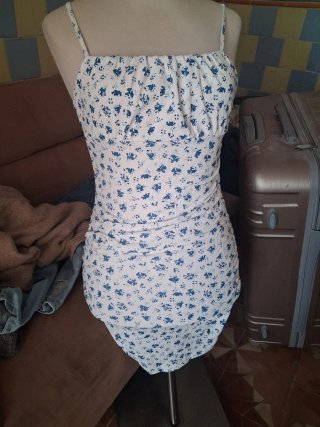 Vestido floral blanco y azul