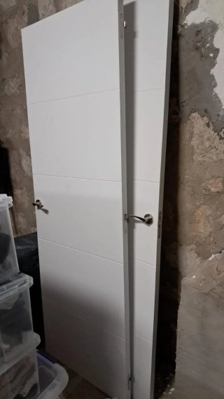3 puertas de madera blancas