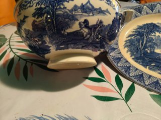Antiche teglie e zuppiere blu e bianche