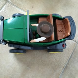 Coche de juguete verde de La Granja de Zenón