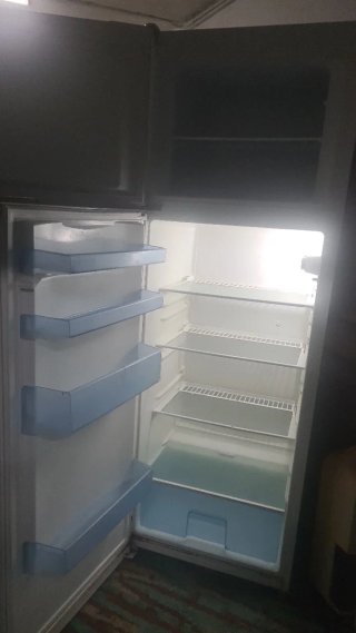 Frigorífico blanco con congelador