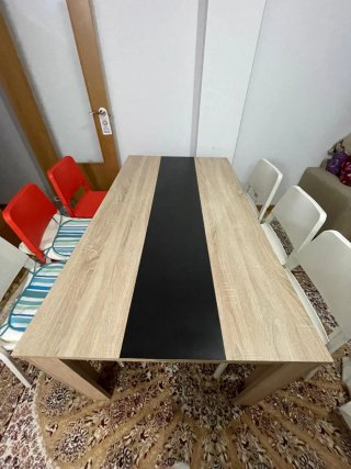 Mesa de comedor de madera