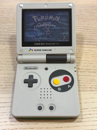 Game Boy Advance SP + 4 juegos