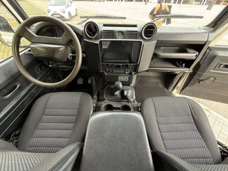 Land Rover Defender 2010