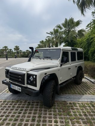 Land Rover Defender 2010