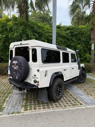 Land Rover Defender 2010