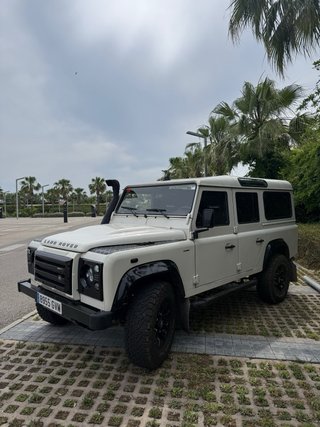 Land Rover Defender 2010