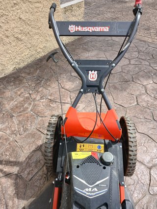 Desbrozadora Husqvarna DBY51 con ruedas