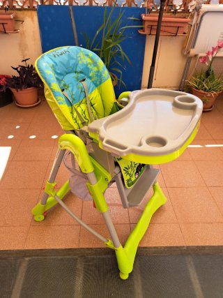 Trona de bebé con funda y bandeja