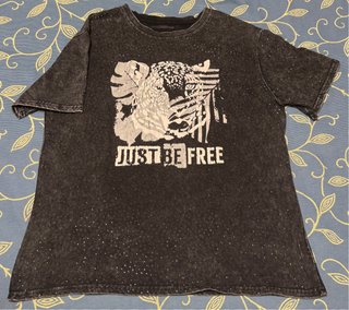 Camiseta Estampada JUST BE FREE.