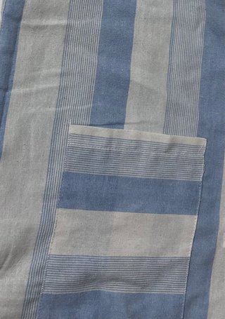 Mono de rayas azul y blanco