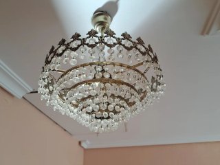 Lámpara de araña de cristal y metal