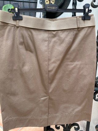 Falda cargo beige con cinturón