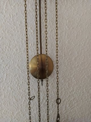 Reloj de pared antiguo de madera