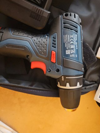 Atornillador Bosch GSR 12V-15 con accesorios