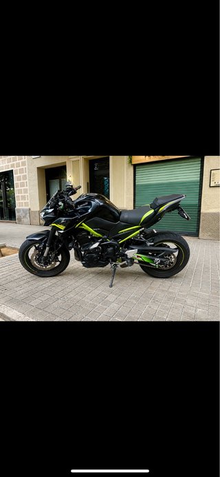 Kawasaki Z900 Negra y Verde