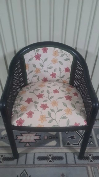 Silla de comedor con estampado floral