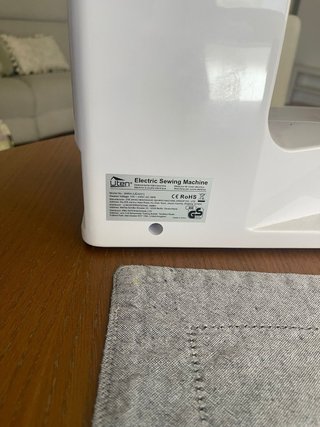Máquina de coser Uten computarizada