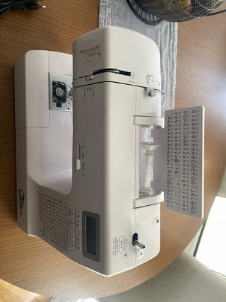 Máquina de coser Uten computarizada