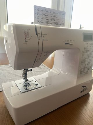 Máquina de coser Uten computarizada